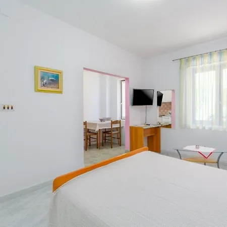 Appartement With Parking Space Novigrad - 7135 *