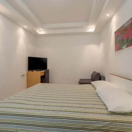 With Parking Space Novigrad - 7135 Appartement Novigrad Istria