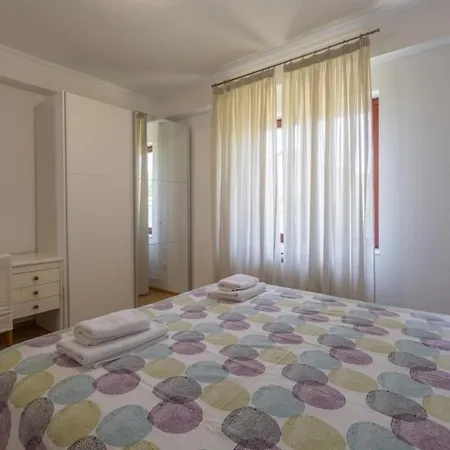 With Parking Space Novigrad - 7135 Appartement
