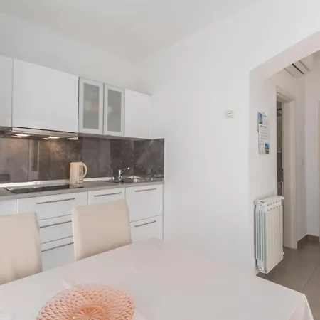 Appartement With Parking Space Novigrad - 7135