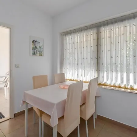 Appartement With Parking Space Novigrad - 7135