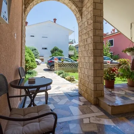 With Parking Space Novigrad - 7135 Appartement *