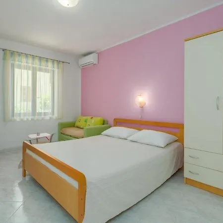 Appartement With Parking Space Novigrad - 7135 *