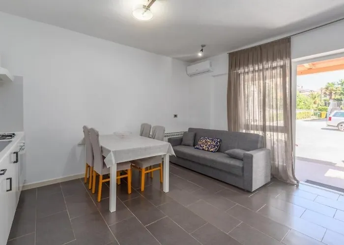 With Parking Space Novigrad - 7135 Apartamento Novigrad Istria