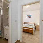 Apartments With Parking Space Novigrad - 7135 * Novigrad (Istria)