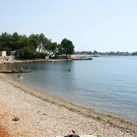 Apartments With Parking Space Novigrad - 7135 Apartment *