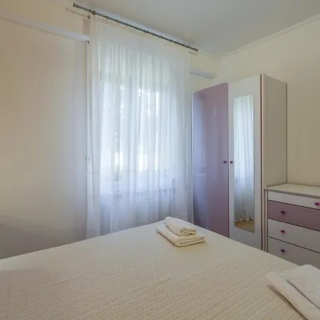 Apartments With Parking Space Novigrad - 7135