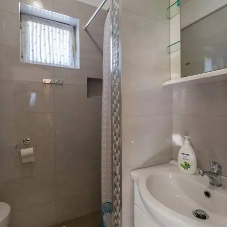 Apartments With Parking Space Novigrad - 7135 Novigrad (Istria)