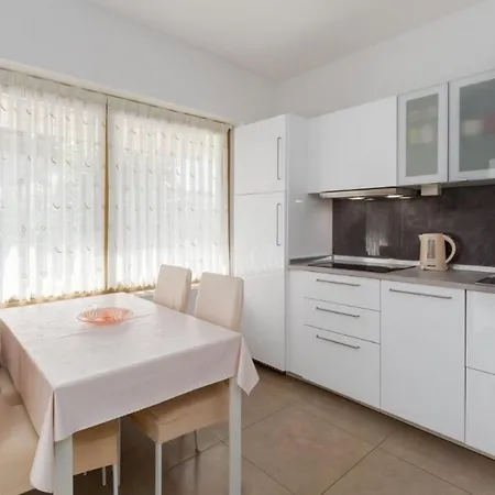 Apartments With Parking Space Novigrad - 7135 Apartment Novigrad (Istria)