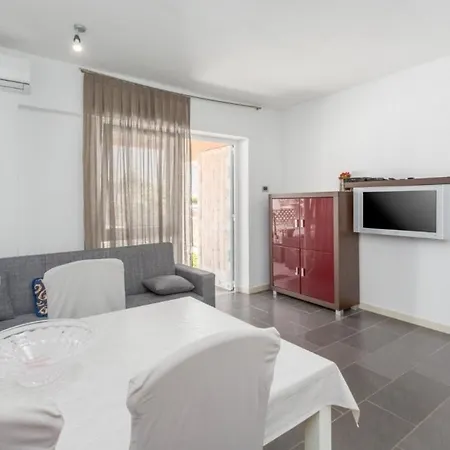 Apartments With Parking Space Novigrad - 7135 Apartment *