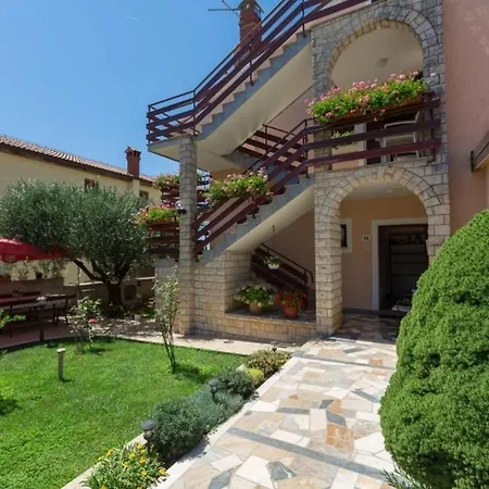Apartman Apartments With Parking Space Novigrad - 7135 *