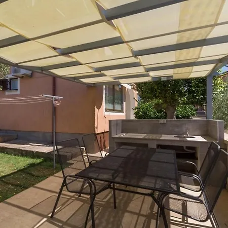 With Parking Space Novigrad - 7135 Apartman Novigrad Istria