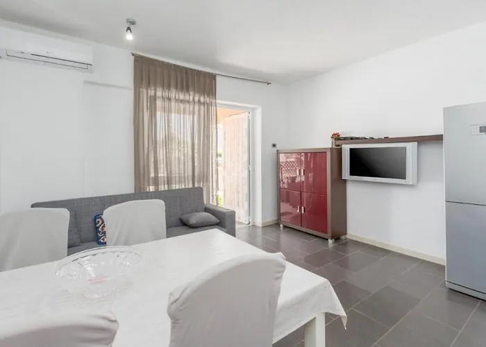 With Parking Space Novigrad - 7135 Apartman *